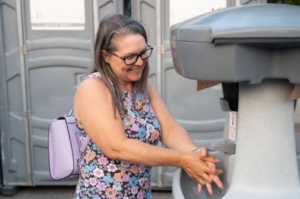 Best Luxury portable toilet rental  in Benton, IL